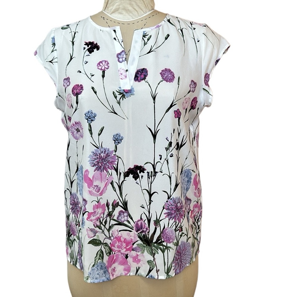 Adrienne Vittadini Studio white‎ floral blouse size M